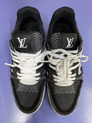 LV黒スニーカー写真